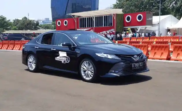 Foto - Toyota Tingkatkan Supply Untuk Atasi Inden Camry Hybrid