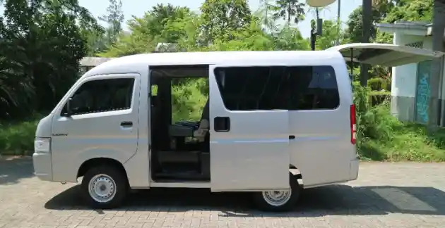 Foto - Suzuki Resmi Rilis New Carry Minibus dan Blind Van, Ini Daftar Harganya