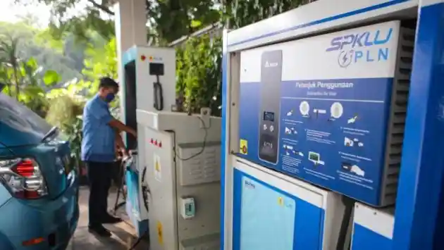 Foto - Sudah Ada 4 Charging Station Sepanjang Tol Trans Jawa, Ke Bali Bisa Cuma Modal Rp 200 Ribu