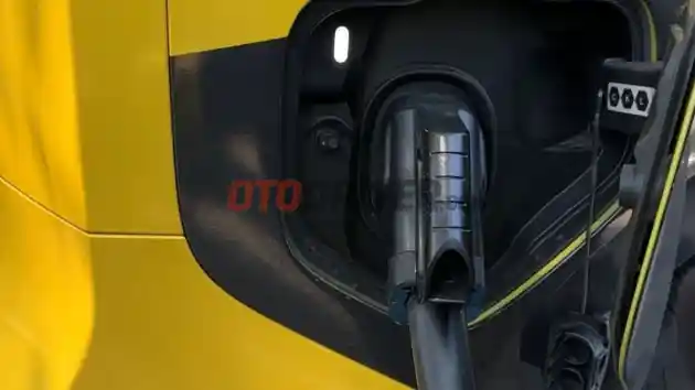 Foto - Road Trip Bareng Rainer Zietlow, Penjelajah Dunia Dengan VW ID. BUZZ Dari Jakarta ke Surabaya