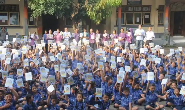 Foto - Chevrolet Didik Keselamatan Berkendara Untuk Murid SD Pakai Komik