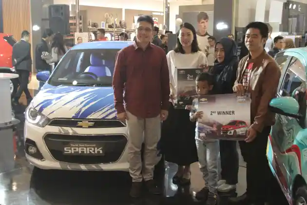 Foto - Chevrolet Spark Bermotif Batik Jadi Simbol Perayaan Sumpah Pemuda