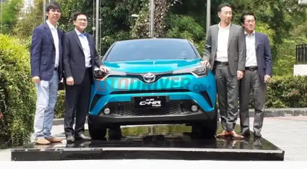 Foto - Toyota C-HR Hybrid Meluncur, Selisih RP 30 Juta "Saja"