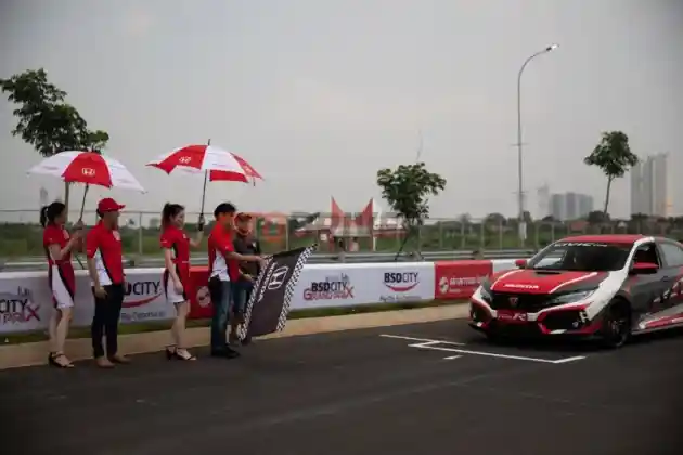 Foto - Enaknya Jadi Pemilik Civic Type R, Difasilitasi Cicipi Sirkuit BSD