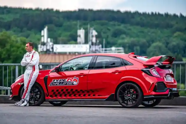 Foto - Honda Civic Type R Kembali Ukir Rekor Sebagai Mobil FWD Terkencang