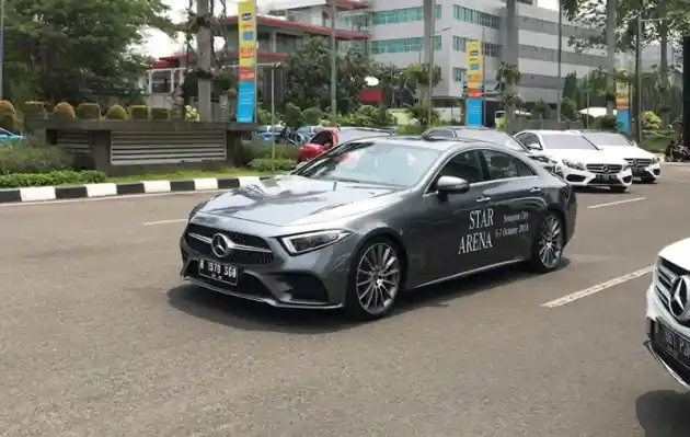 Foto - Ratusan Ribu Mercedes-Benz Di Cina Direcall.