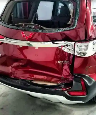 Foto - Beredar Penampakan Kondisi Wuling Confero Bekas Ditabrak Tronton (5 Foto)