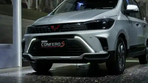 Foto - Wuling Confero Dapat Polesan Awet Muda, Harga Juara Di Bawah Rp 200 Juta.