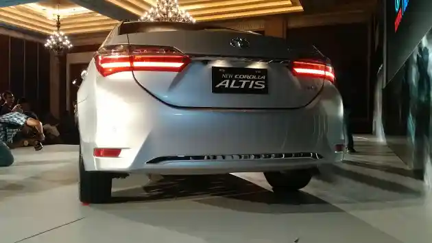 Foto - GALERI: Toyota New Corolla Altis 2017 (18 Foto)