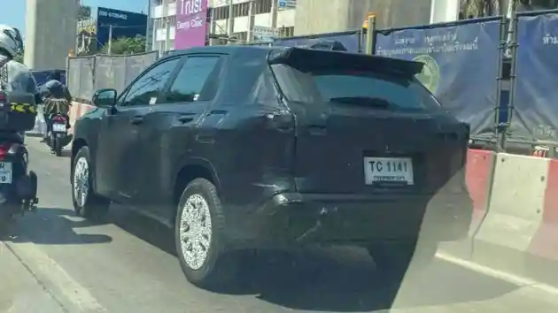 Foto - SPY SHOT: Toyota Corolla Cross