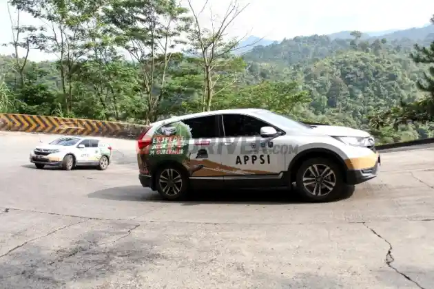 Foto - Rombongan CR-V Honda CR-V Turbo Masuk Padang Setelah Menjelajah 1.400 KM