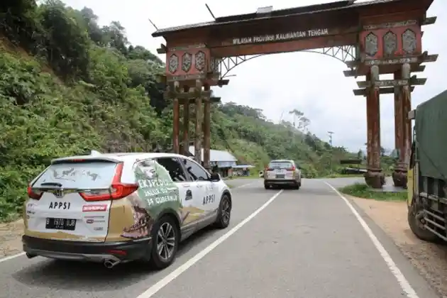 Foto - Rombongan Honda CR-V Turbo Susuri Kalimantan Sambil Uji Mesin