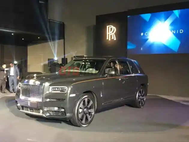 Foto - Harga 1 Unit Rolls Royce Cullinan Setara 31 Unit Wuling Almaz