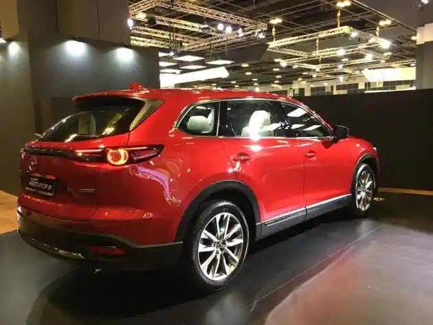 Foto - Mazda CX-9 dan MX-5 RF Meluncur di Singapura, Mana Yang Datang Ke Indonesia?