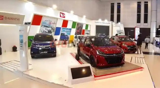 Foto - GIIAS Surabaya 2019: Ayla Turbo Bikin Heboh