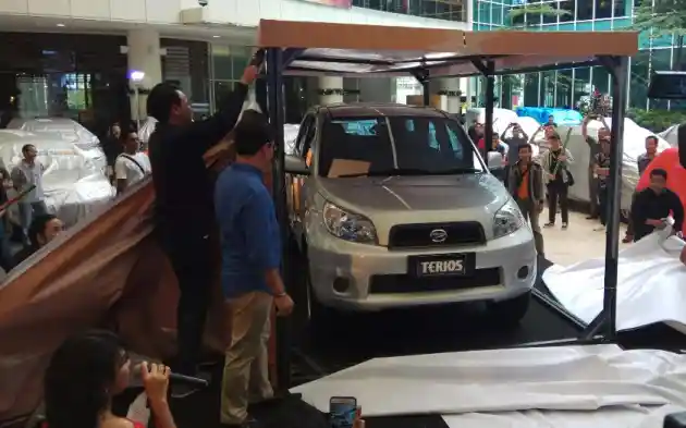 Foto - Daihatsu Tuntaskan Janji Rekondisi Gratis Ratusan Mobil Selama 2017