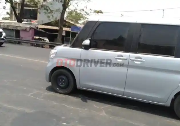 Foto - Daihatsu Tanto Kepergok Sedang Dites di Karawang