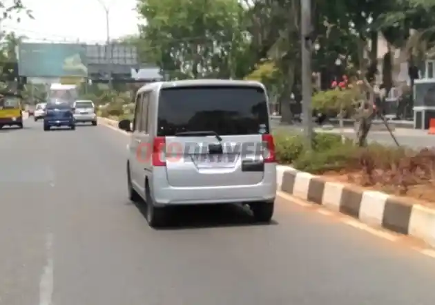 Foto - Daihatsu Tanto Kepergok Sedang Dites di Karawang