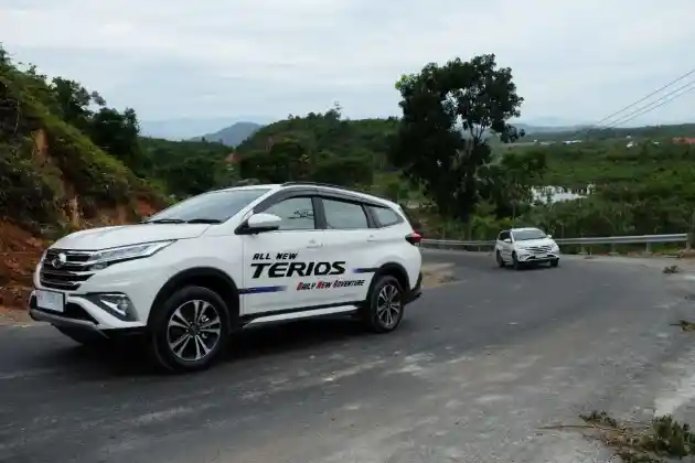 Foto - Komparasi Spek Renault Triber VS Daihatsu All New Terios