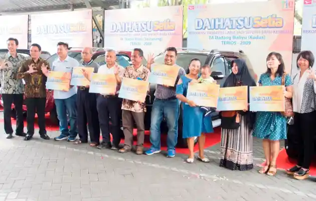 Foto - Daihatsu Rekondisi Gratis 8 Mobil Konsumennya Di Solo