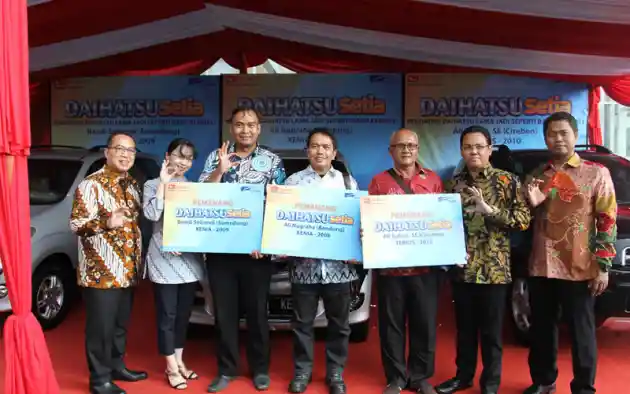 Foto - Daihatsu Selesaikan 3 Mobil Rekondisi Gratis di Bandung