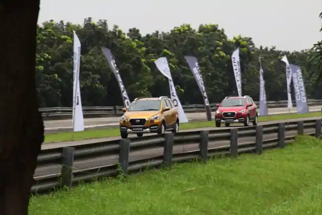 Foto - Mobil Harus Sesekali Diajak Ngebut. Mengapa Demikian?