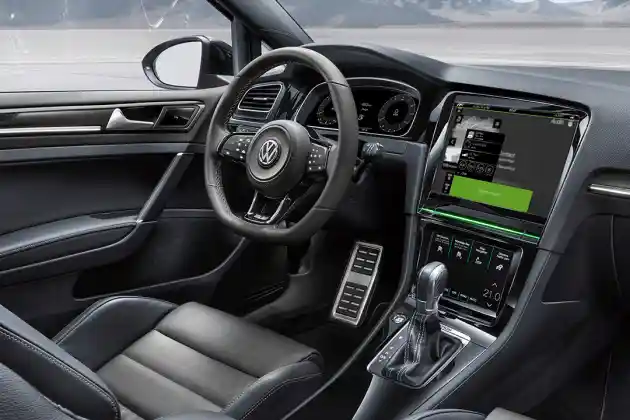 Foto - Volkswagen Golf MK7 Facelift 2017 Akan Pakai Banyak Fitur Canggih