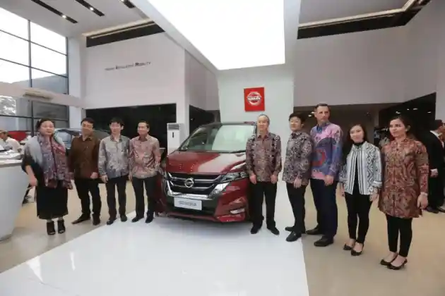 Foto - Wuling dan Nissan Resmikan Dealer Baru Dalam Hari yang Sama