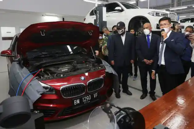 Foto - BMW Hadirkan Dealer Pertamanya Di Wilayah Provinsi Riau