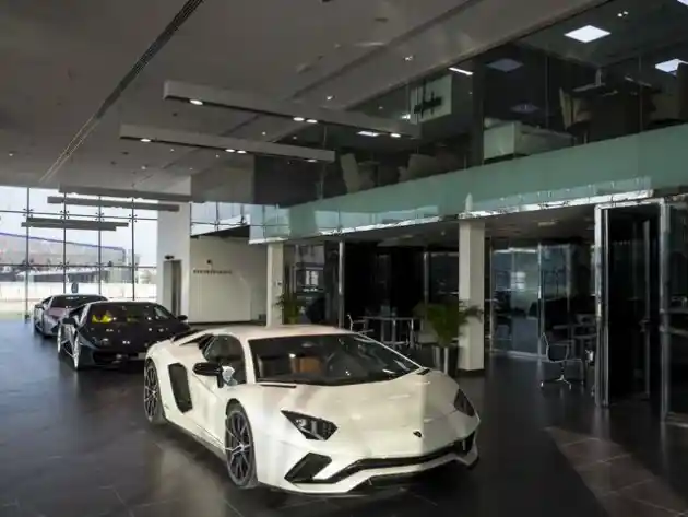 Foto - Mengintip Dealer Lamborghini Terbesar Di Dunia (12 FOTO)