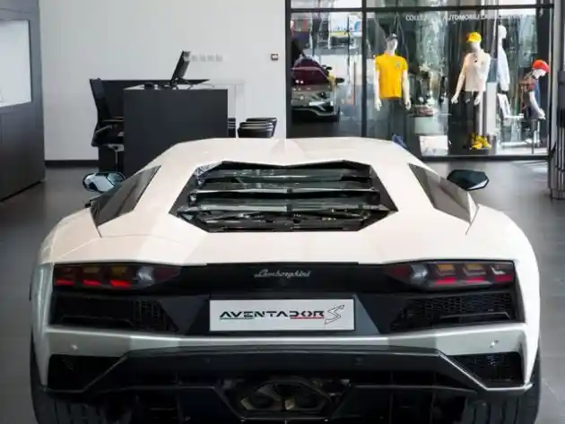 Foto - Mengintip Dealer Lamborghini Terbesar Di Dunia (12 FOTO)