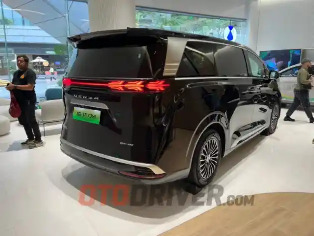 Foto - BYD Denza D9 Versi Setir Kanan Hadir Di Hongkong, Selanjutnya Indonesia?