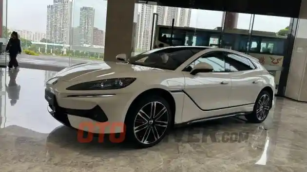 Foto - Mencicip Langsung Denza Z9 GT Di China