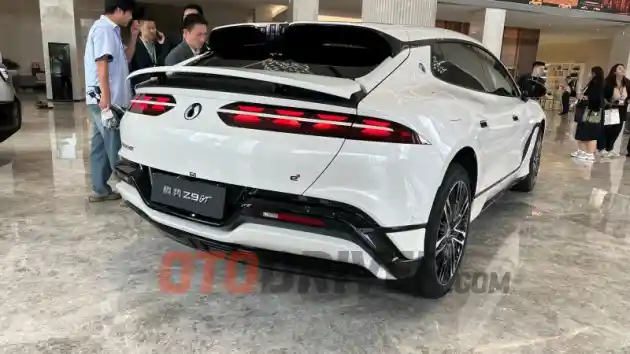 Foto - Mencicip Langsung Denza Z9 GT Di China