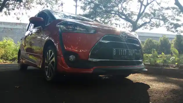 Foto - Wuling Cortez Bertemu Toyota Sienta, Pilih Mana?