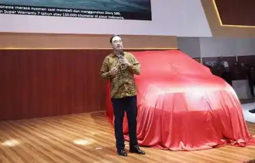 Foto - DFSK Siapkan Model Baru, Bisa Sedan atau Hatchback