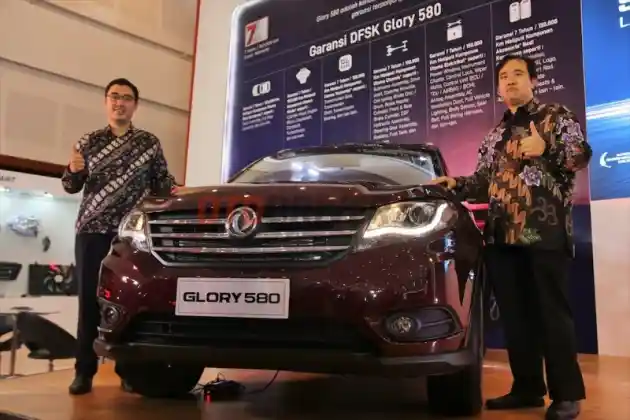 Foto - DFSK Debut di GIIAS Surabaya 2018, Tawarkan DP 20%