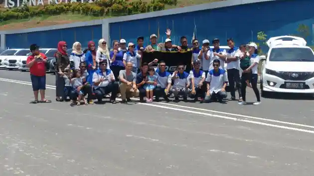 Foto - Bendera Kebanggaan Datsun GO+ Community Indonesia Disambut Di Tanjung Pinang