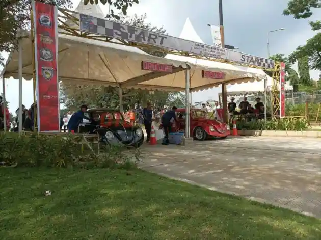 Foto - Ada Beetle hingga Combi, Intip Serunya Drag Race VW 2022 yang Berlangsung di Adhi City Sentul