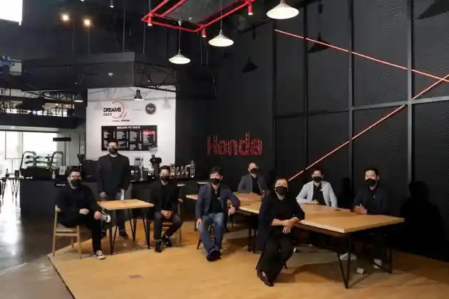 Foto - Ini Dia Cafe Honda Pertama Di Dunia!