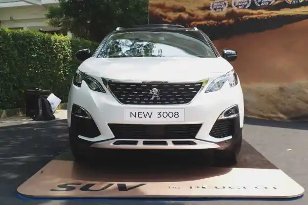 Foto - Peugeot 3008 Terbaru VS Honda CR-V Turbo: Lebih Kencang Mana?