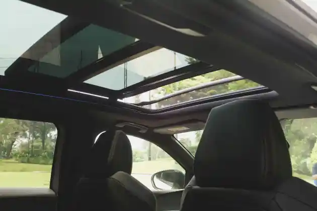 Foto - Jangan Hanya Digunakan Untuk Selfie, Begini Cara Merawat Sunroof