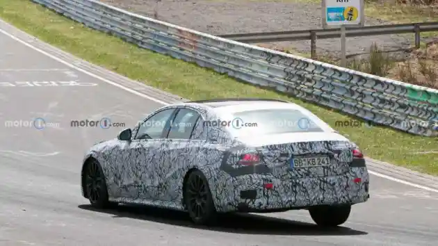 Foto - SPY SHOT: All-New Mercedes-Benz E-Class