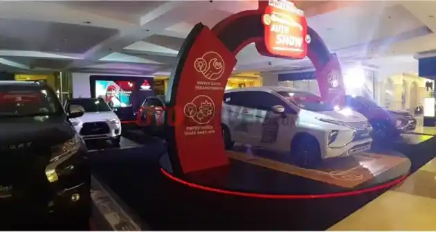 Foto - Mitsubishi Adakan Promo dan Pameran dekat Markas Pusat