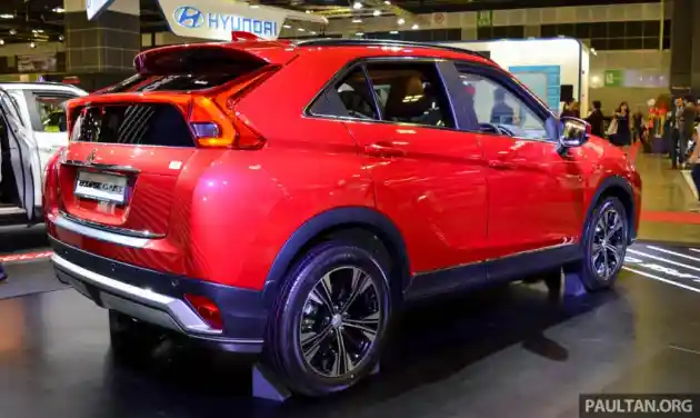 Foto - Mitsubishi Eclipse Cross Lawan Sepadan Honda HR-V, Begini Spesifikasinya