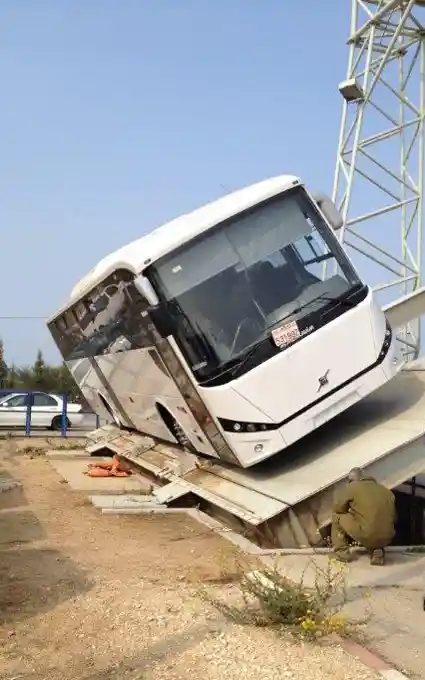 Foto - Israel Bisa Juga Bikin Bus