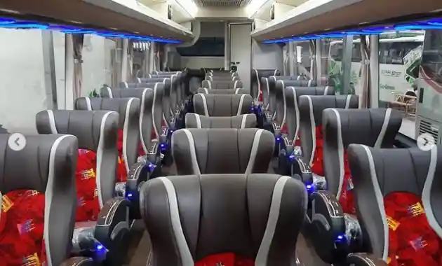 Foto - Bus EPA Star Rute Palembang-Bandung, Punya Kelas Social Distancing