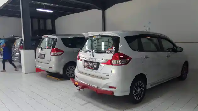 Foto - Ertiga Club Indonesia Chapter Tangerang Sumringah Ganti Oli Gratis