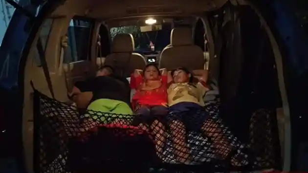 Foto - Fenomena Suzuki Ertiga Dijejali Kasur Untuk Tidur Sambil Jalan-jalan