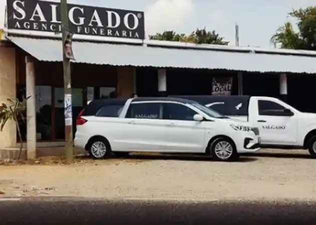 Foto - Ertiga Bertugas Jadi Mobil Jenazah di Meksiko